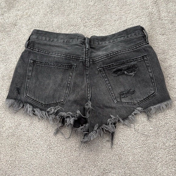 Free People - Denim Shorts - Size 25 - Grey - Distressed - Great Condition - Picture 2 of 3